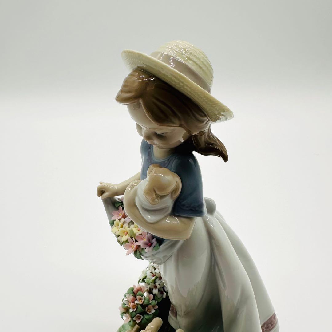 リヤドロ LLADRO 「僕と遊ぼう」 06907 フィギュリン 犬 少女 花
