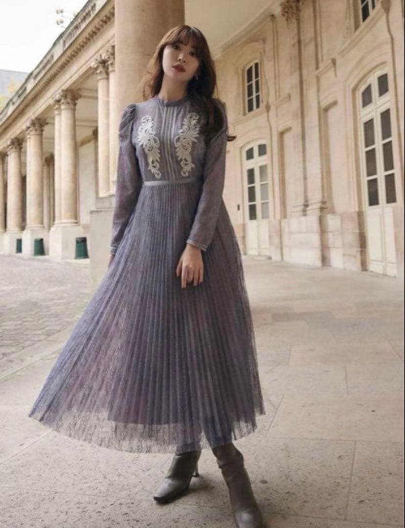 ワンピース Lace-Trimmed Pleated Long Dress
