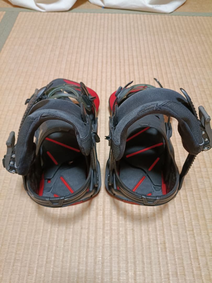 SALOMONスノーボードビンディング ホログラム