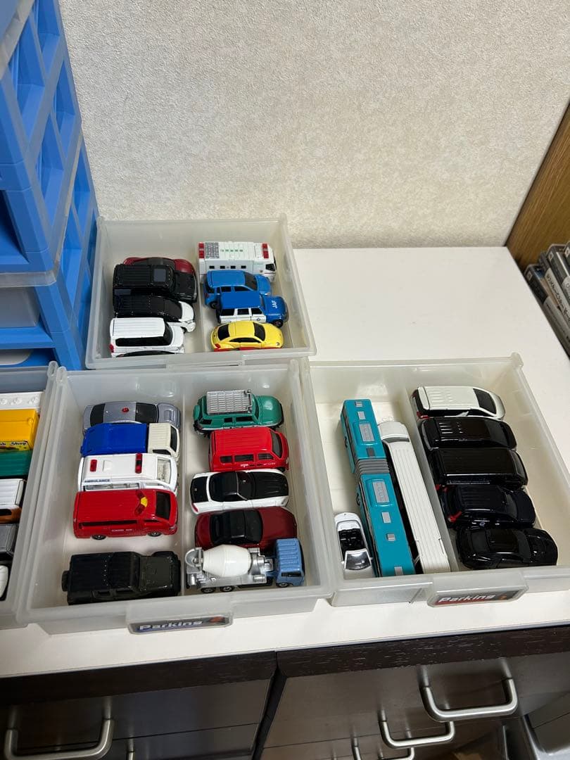 TOMICA トミカ ミニカー他 まとめ売り 49台 パーキングケース3個