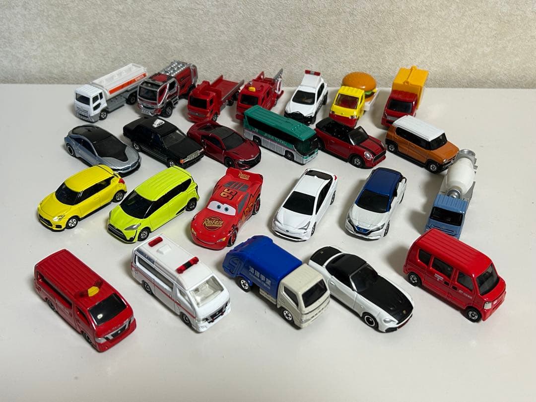 TOMICA トミカ ミニカー他 まとめ売り 49台 パーキングケース3個