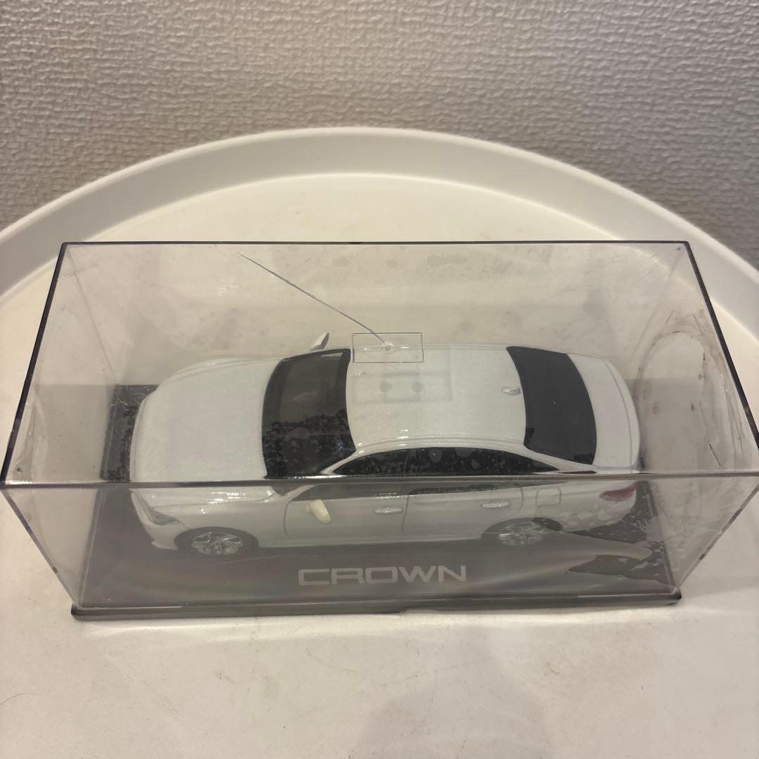 【非売品】トヨタ クラウン RS アドバンス ホワイトパール　1/30スケール