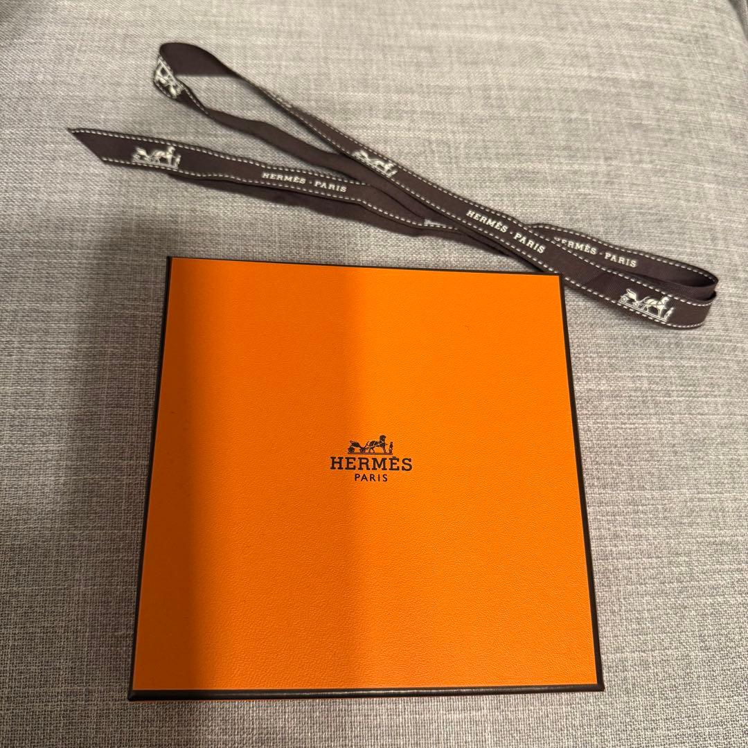 HERMES ハンカチーフ Hレリーフ