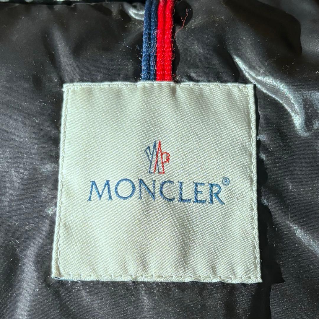【国内正規品】【美品】MONCLER ダウンベスト アキラ　75000円