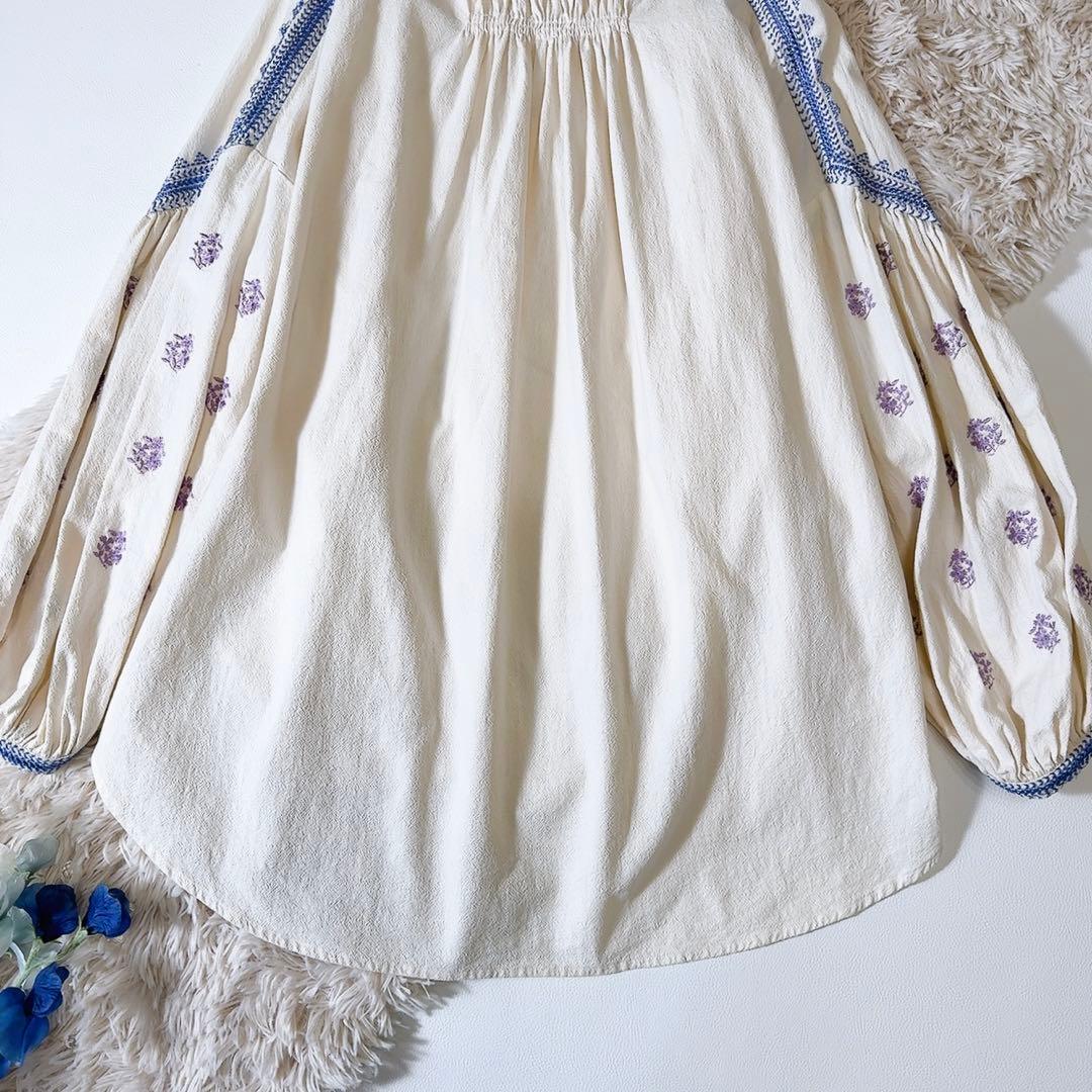 美品ꕥヌキテパ 近年 人気 クリンプコットン刺繍ブラウス フラワー バルーン袖