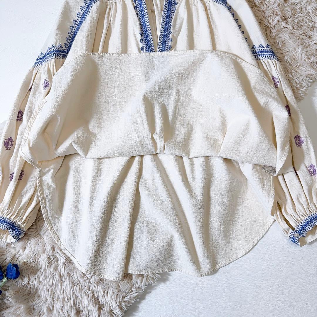 美品ꕥヌキテパ 近年 人気 クリンプコットン刺繍ブラウス フラワー バルーン袖
