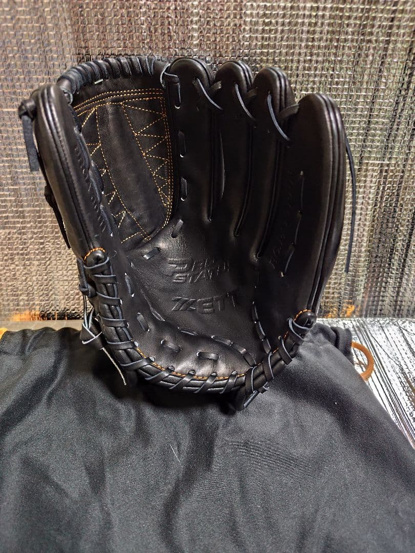 【新品】ZETT 軟式グローブ 投手用黒 収納袋付き