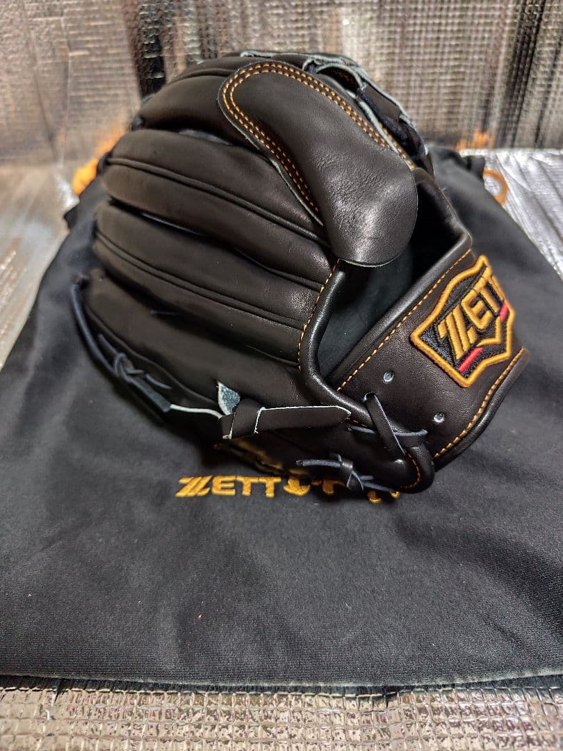 【新品】ZETT 軟式グローブ 投手用黒 収納袋付き