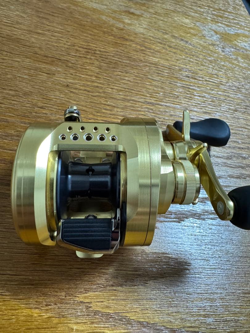 SHIMANO 21カルカッタコンクエスト200HG 近々出品消します