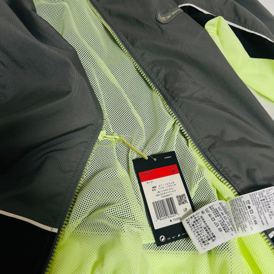 NIKE 多様なシチュエーションで映えるウォームアップジャケット新品同様下札付