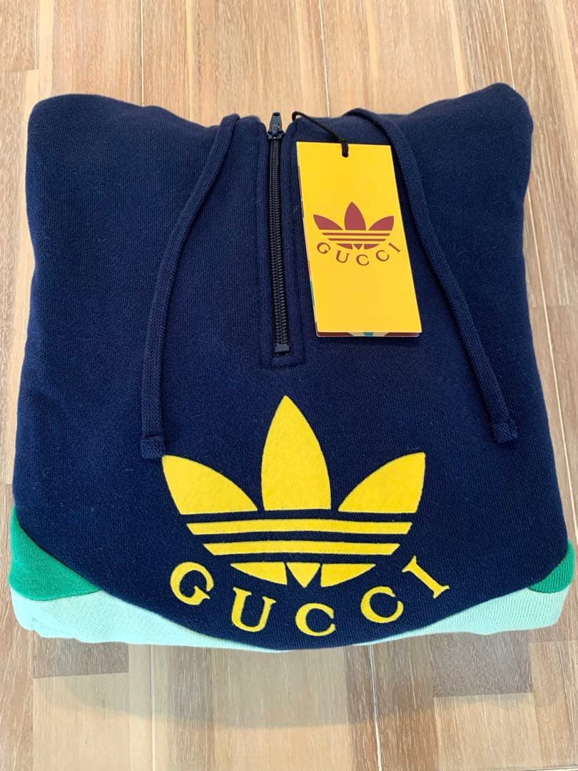 新品　未使用　GUCCI アディダス　パーカー