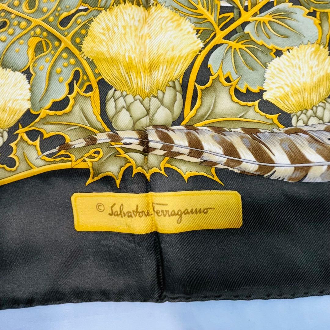 Salvatore Ferragamo サルヴァトーレ　フェラガモ　スカーフ