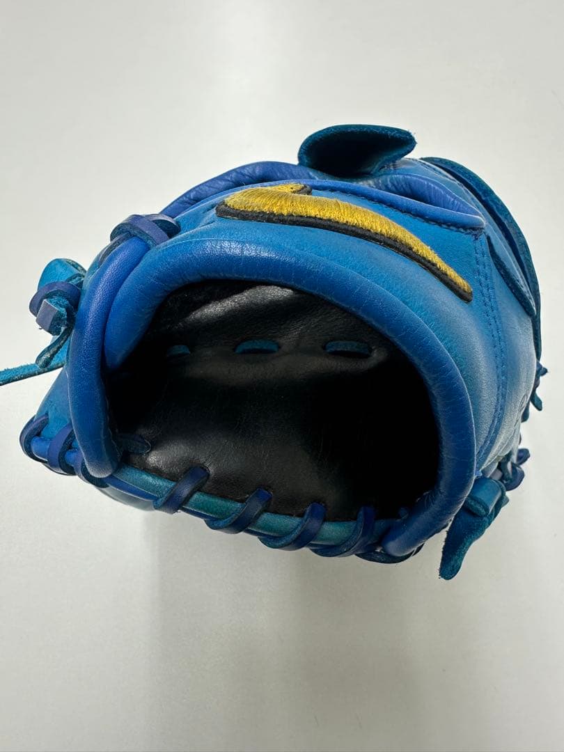 Nike 軟式グローブ 青色 Signature Model 投手用