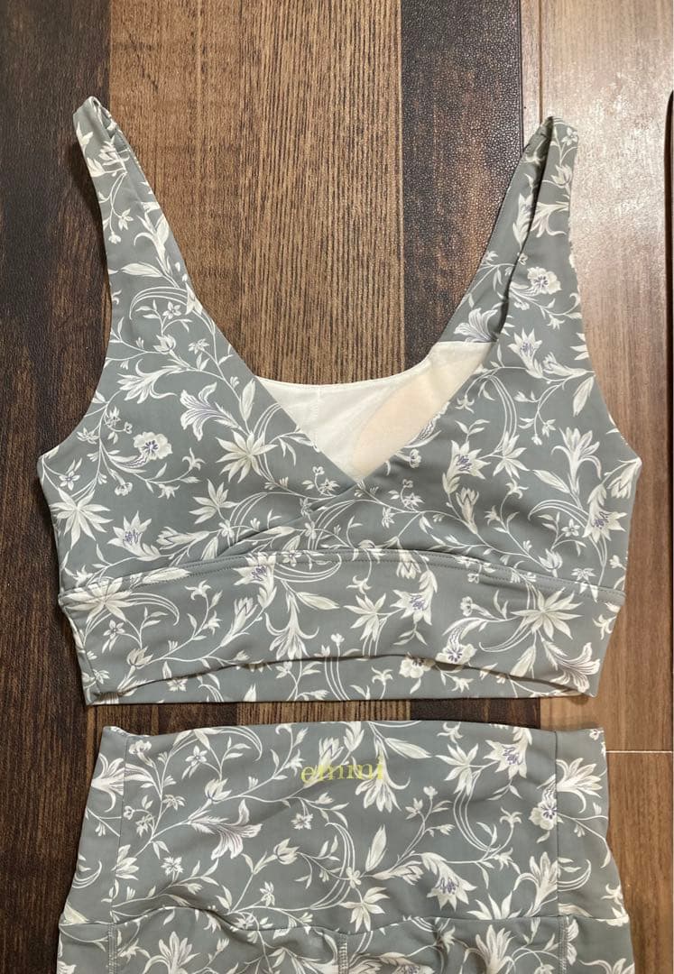 新品　emmi yogaエミヨガ　ヨガウェア　ラくすみグリーングレー　サイズ0S