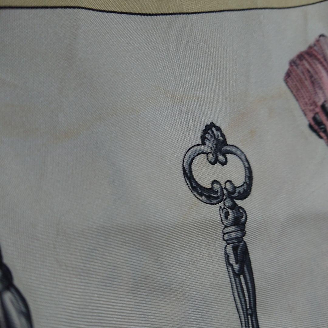 エルメスのカレ90 LES CLES鍵柄シルクスカーフ