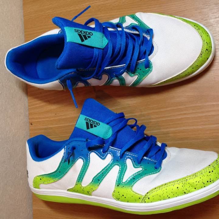 adidas フットサルシューズ