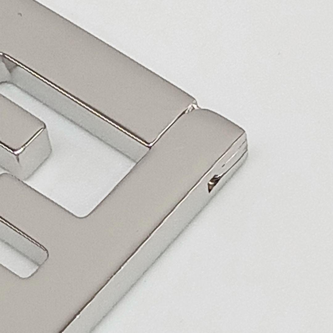 フェンディ　ピアス　シルバーカラー