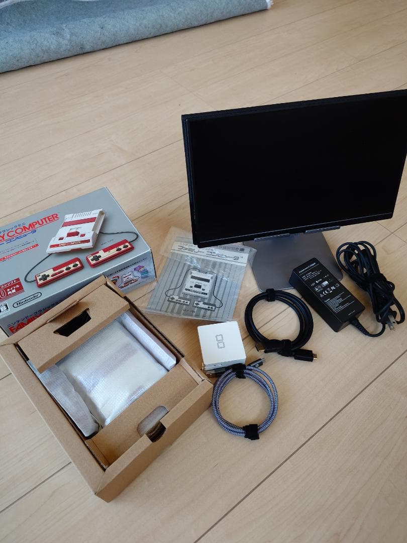 美品【任天堂】ファミコン クラシックミニ ＆ モバイルモニターセット！