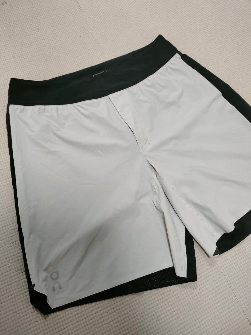 On オン　ハーフパンツ　インナーショーツ付き　ランニング