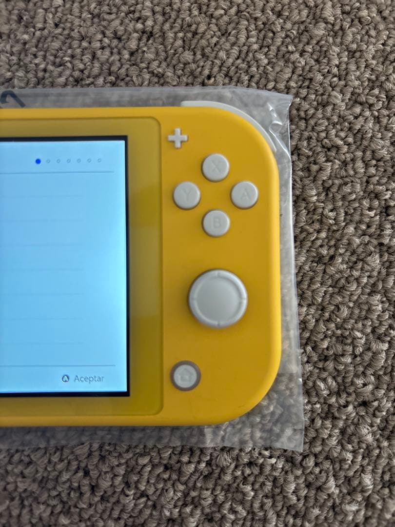 ニンテンドースイッチライト　イエロー　Switch