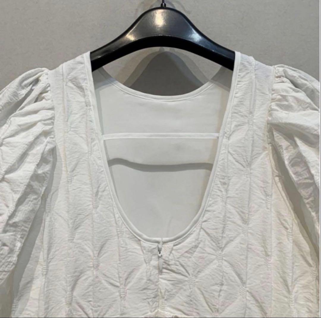 CLANEクラネ同型　BOMB ONEPIECE バックオープン　ワンピース　白