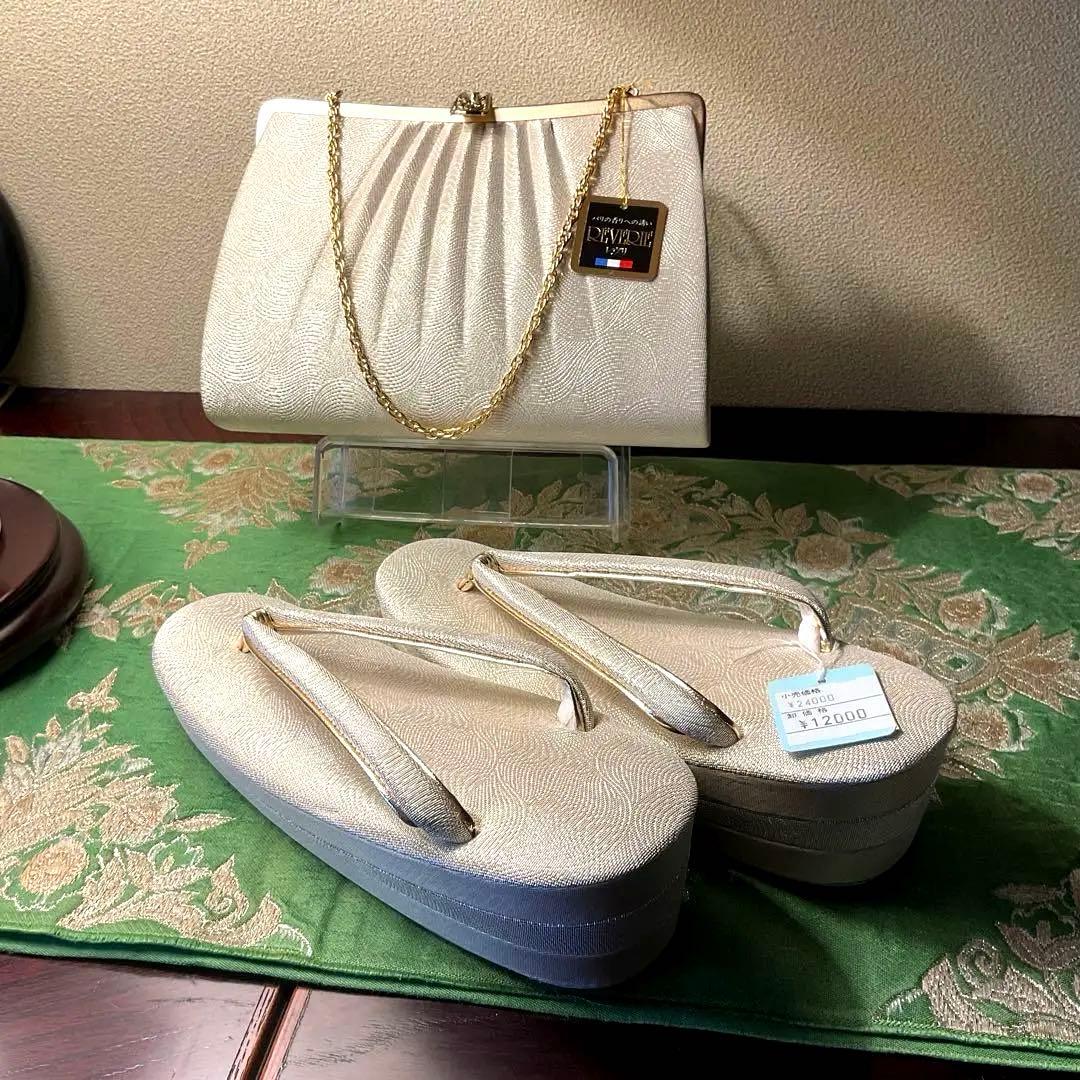 美しく上品な　ホワイトゴールドの　　草履　バッグセット
