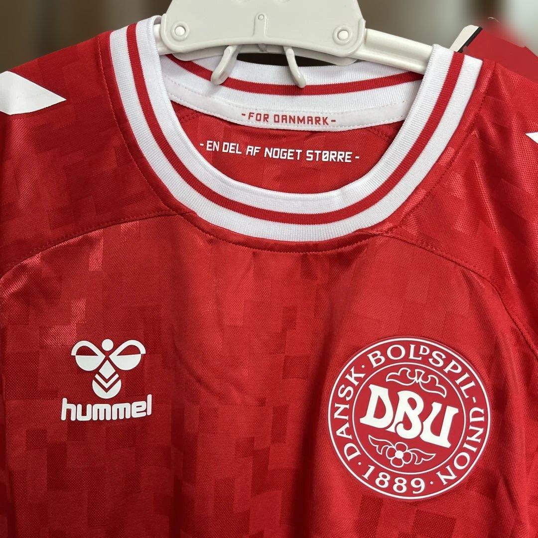 新品タグ付きデンマーク代表 サッカーユニフォームhummel M