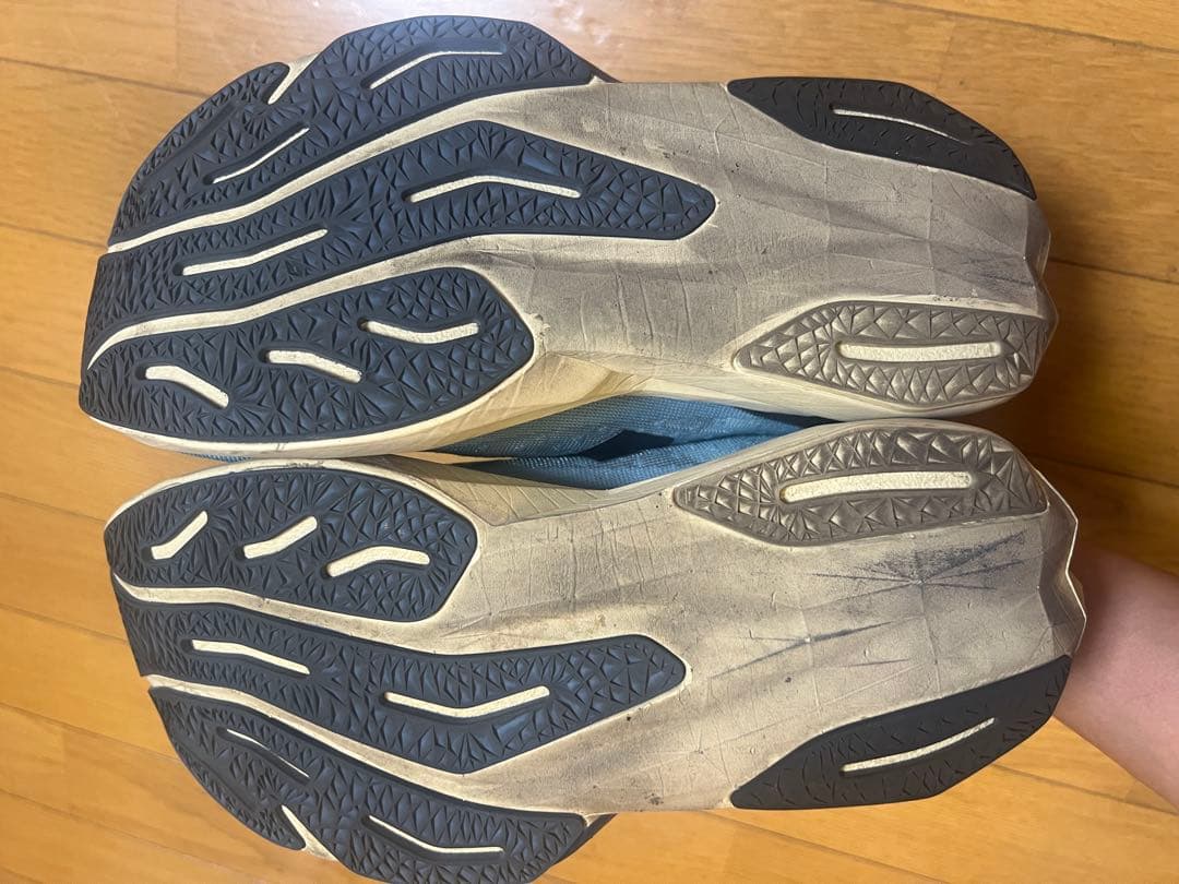 ニューバランス フューエルセル　レベル4 ランニング25.5cm