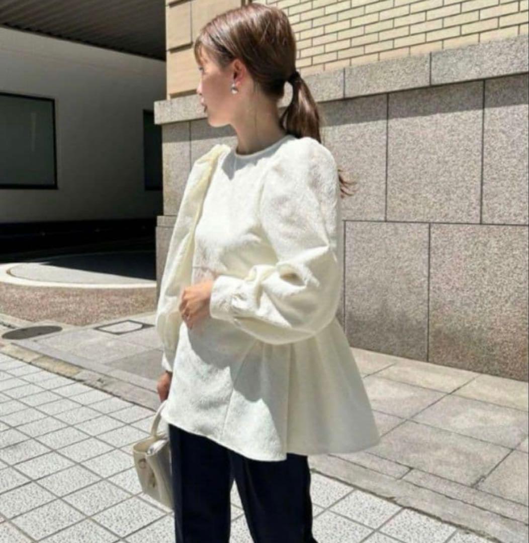 OHGA FLOAT BLOUSE フロートブラウス ジャガード　ホワイト
