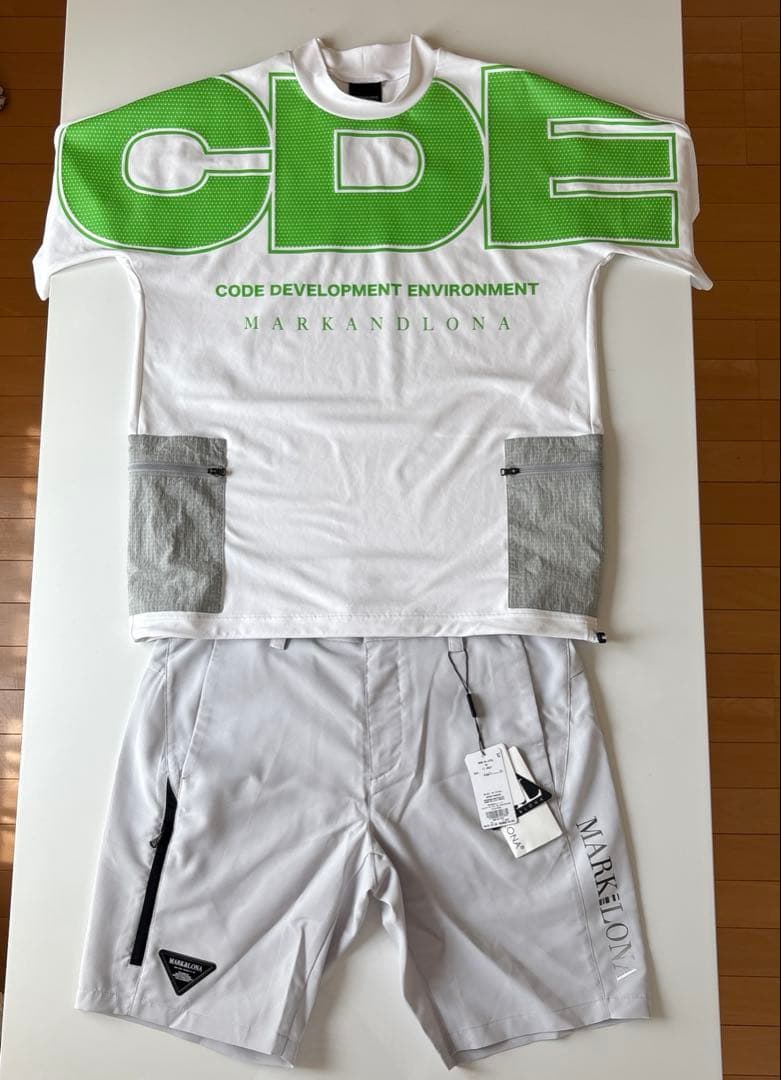 かー マークアンドロナ　モックネックTシャツ 2025