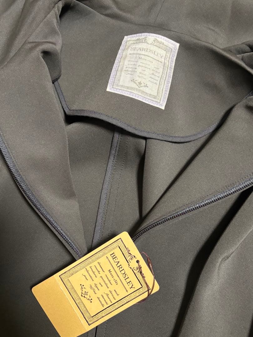 【新品】BEARDSLEYダンボールショートフーディ