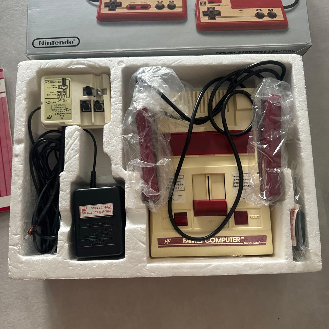 任天堂　ファミリーコンピュータ　ファミコン【動作品】　このまま遊べる