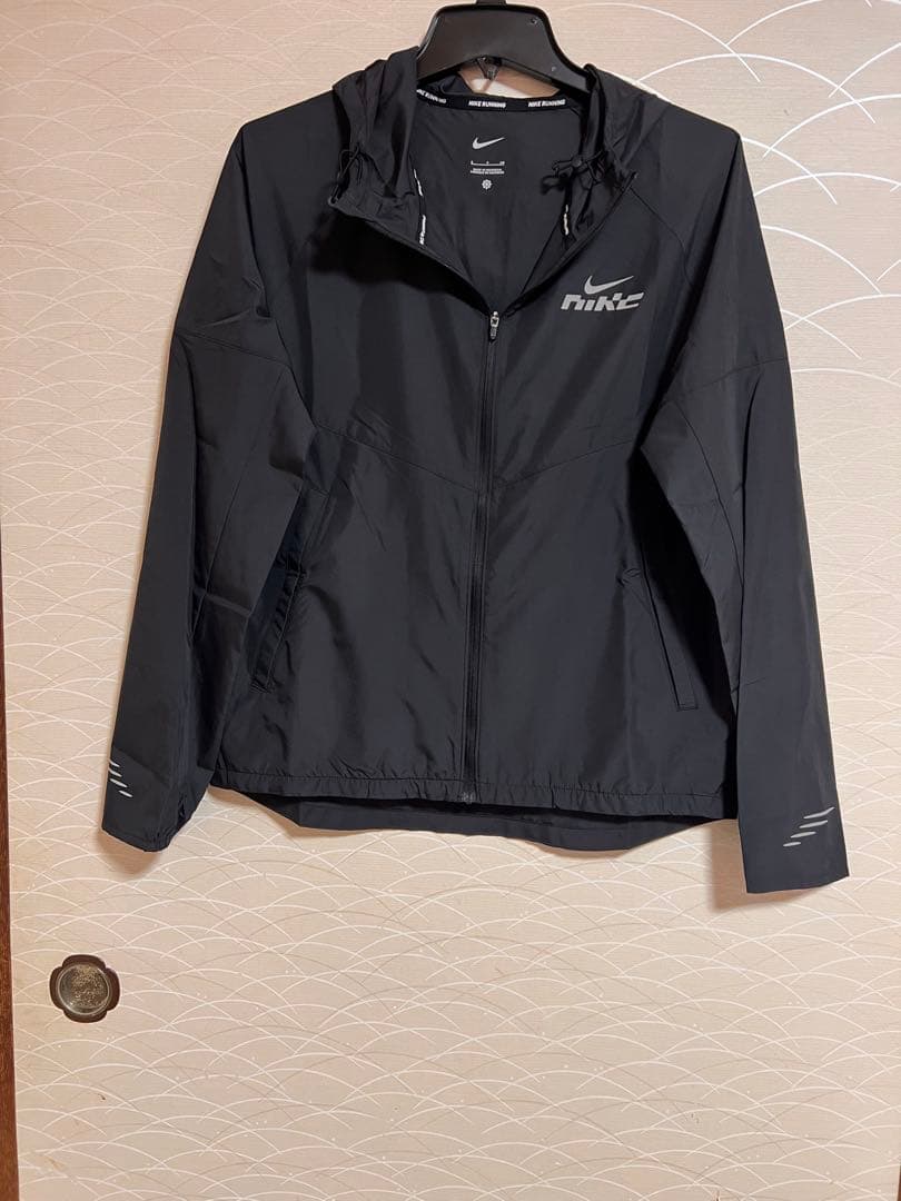 Nike ウィンドブレーカー L 新品