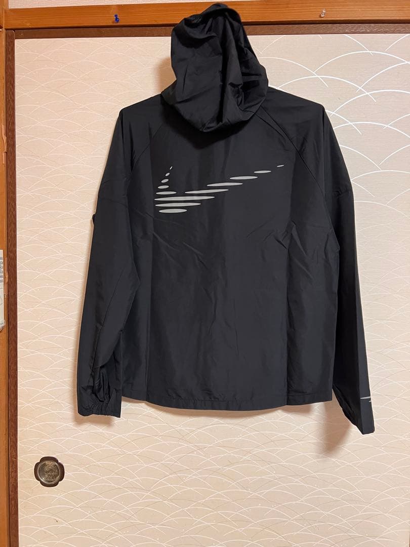 Nike ウィンドブレーカー L 新品
