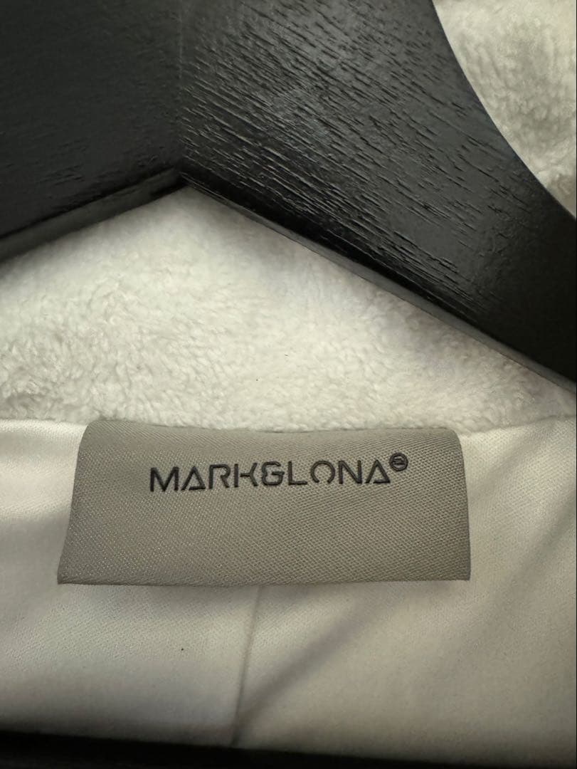 超美品！MARK&LONA ダウンジャケット