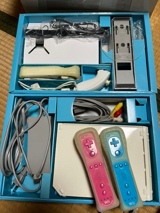 wii本体 リモコン2つ付き Wii
