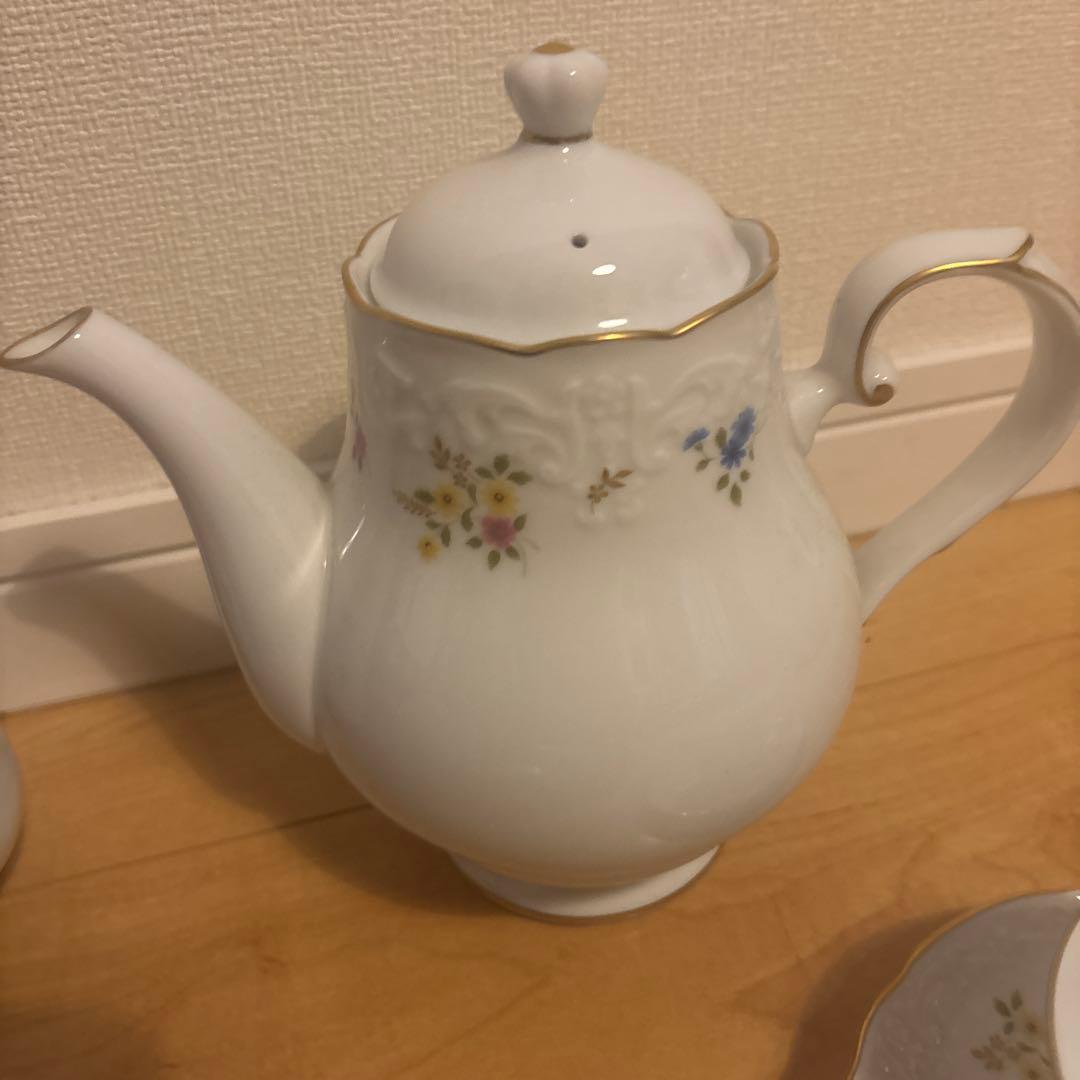 ノリタケ　NORITAKE 散らし花シリーズ　ティーセット　カップ　ソーサー
