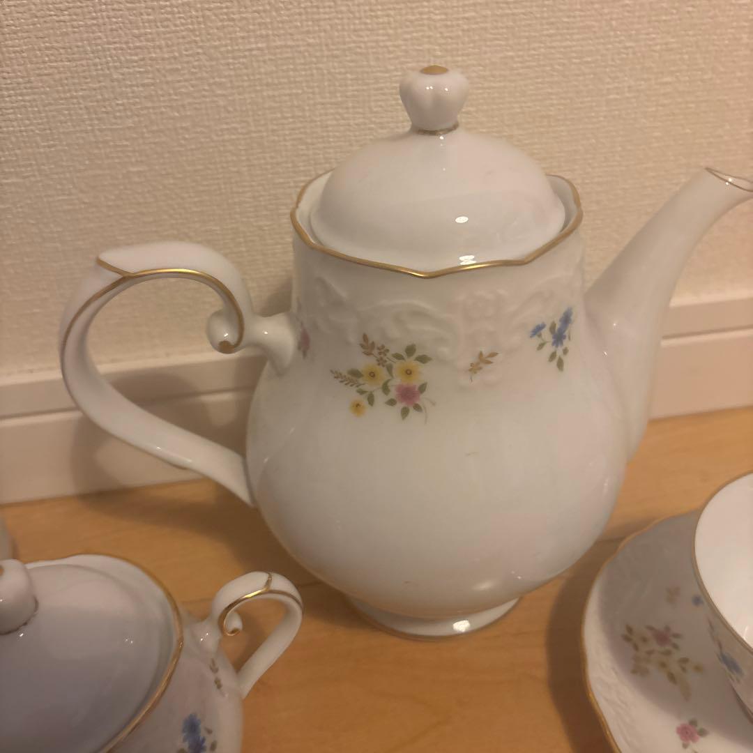 ノリタケ　NORITAKE 散らし花シリーズ　ティーセット　カップ　ソーサー