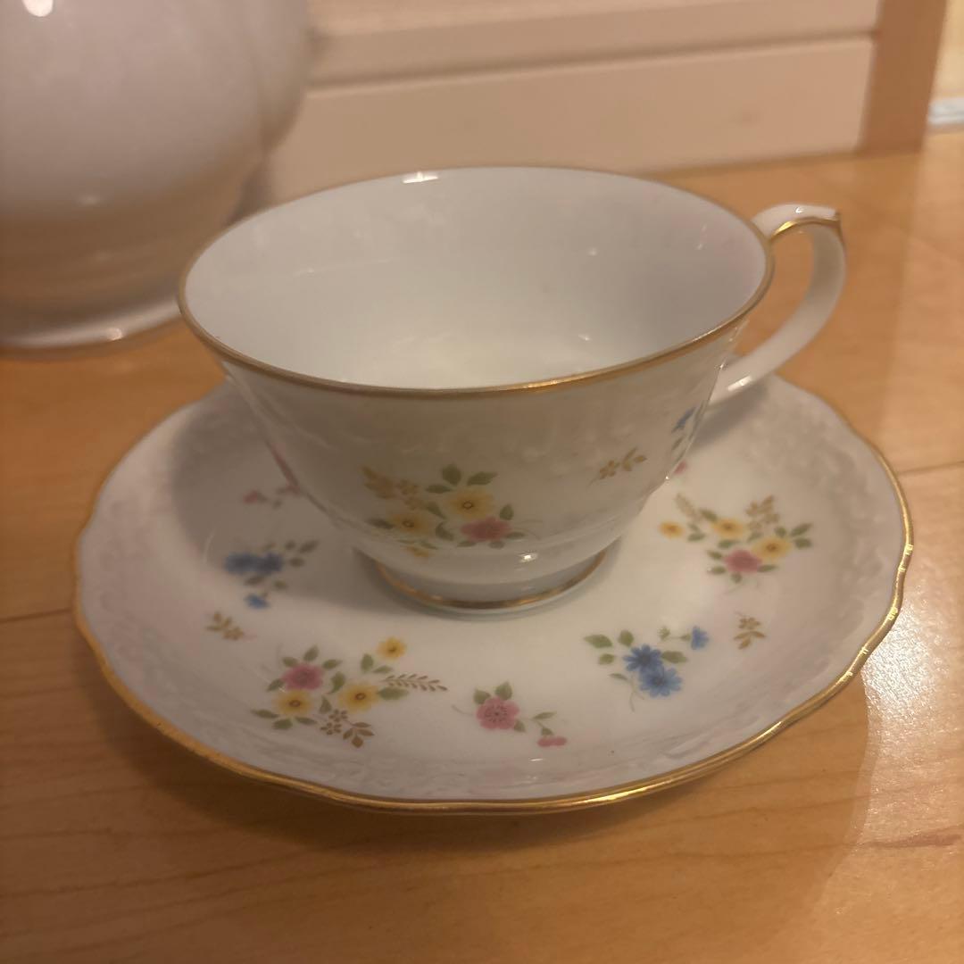 ノリタケ　NORITAKE 散らし花シリーズ　ティーセット　カップ　ソーサー