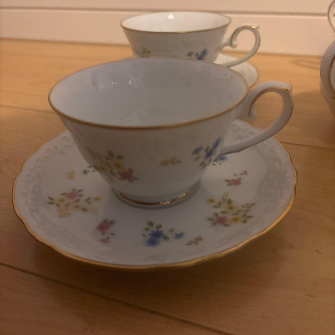 ノリタケ　NORITAKE 散らし花シリーズ　ティーセット　カップ　ソーサー
