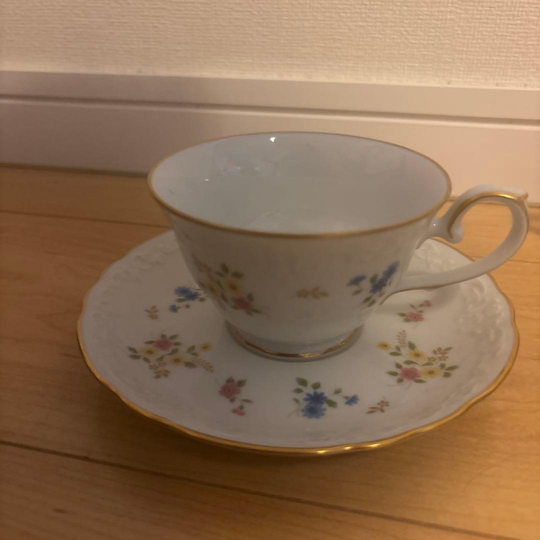ノリタケ　NORITAKE 散らし花シリーズ　ティーセット　カップ　ソーサー