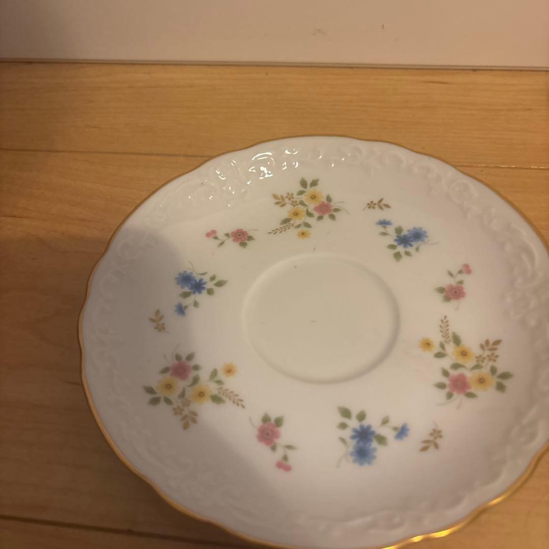 ノリタケ　NORITAKE 散らし花シリーズ　ティーセット　カップ　ソーサー