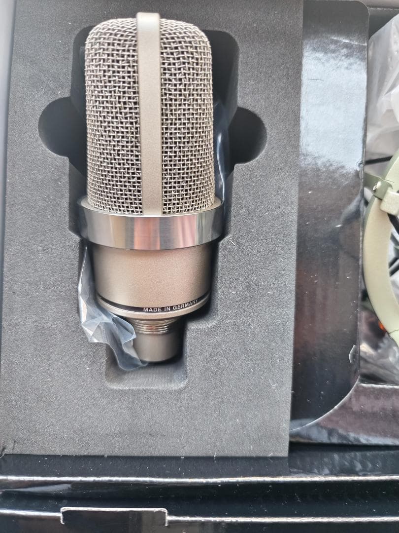 Neumann コンデンサーマイク ショックマウント付き