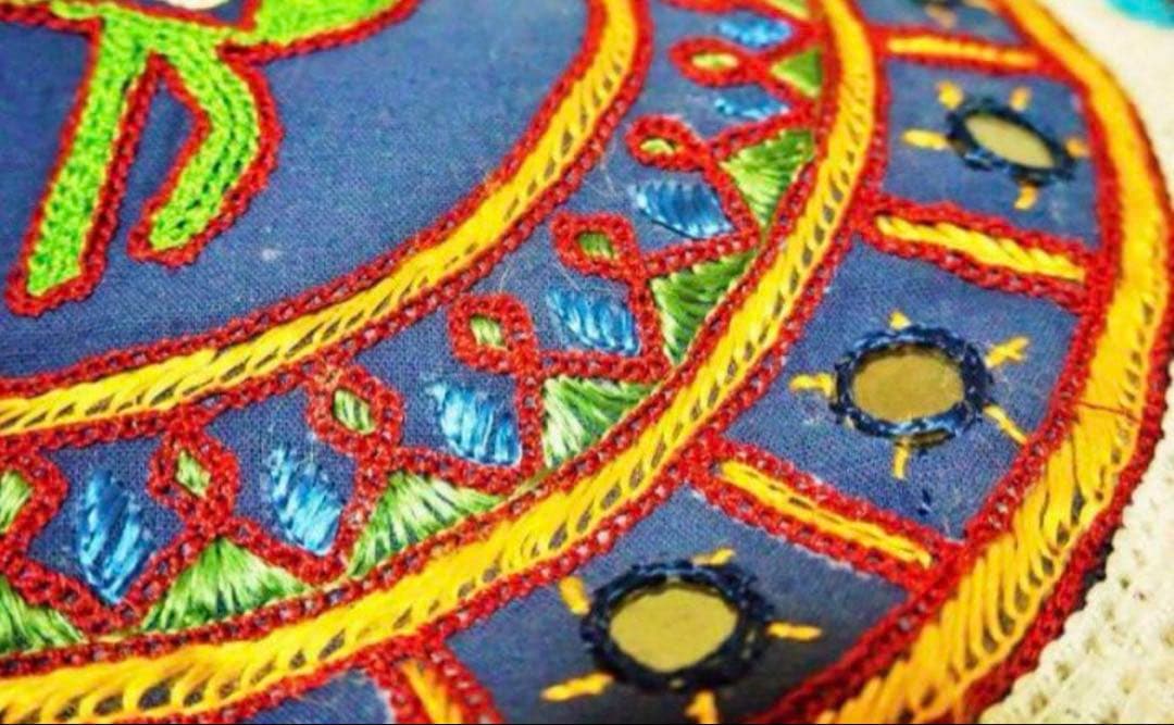 ☆新品☆【インド】刺繍＆ミラーワーク　プフ　クッションカバー＊ラジャスターン＊③