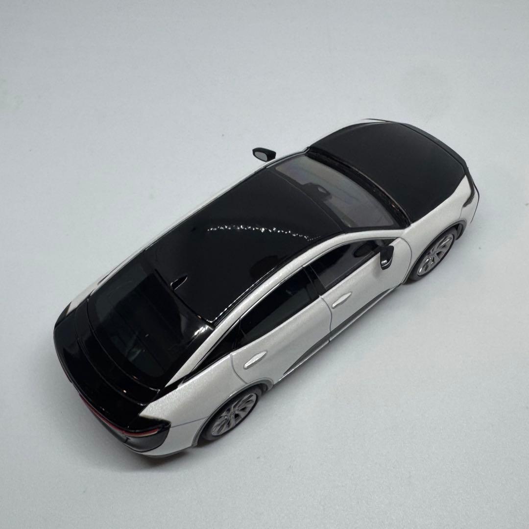 非売品 1/30 トヨタ カラーサンプル クラウン クロスオーバー ホワイト