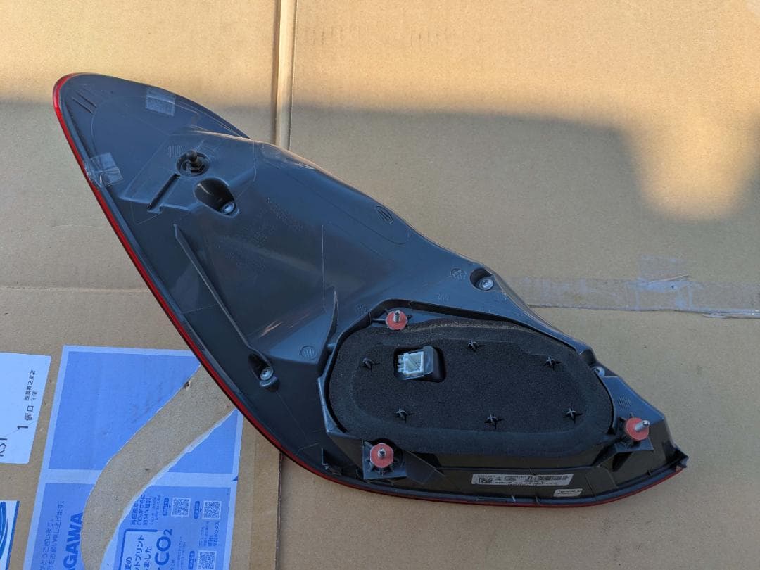 ベンツ Cクラス W205 純正テールランプ 右 A2059061457　美品②