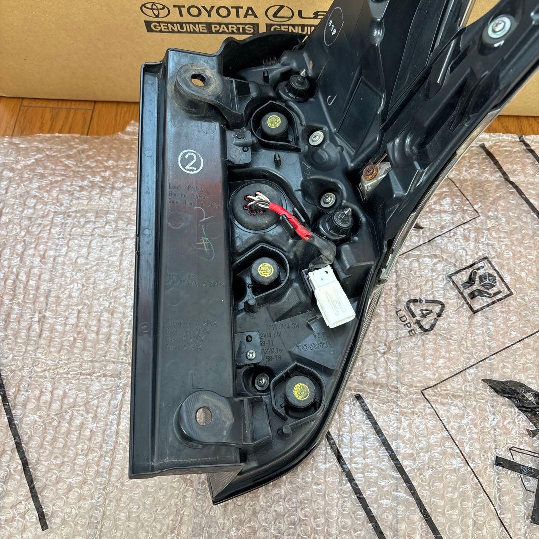 トヨタ30ベルファイヤ左テールランプ