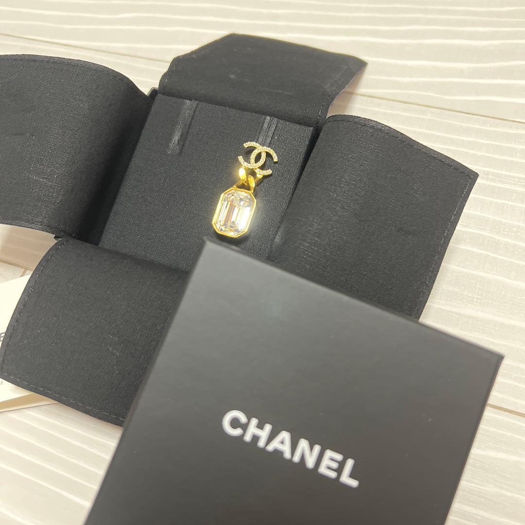 シャネル　ピアス　CHANEL 片耳 箱　ココマーク　クリスタル