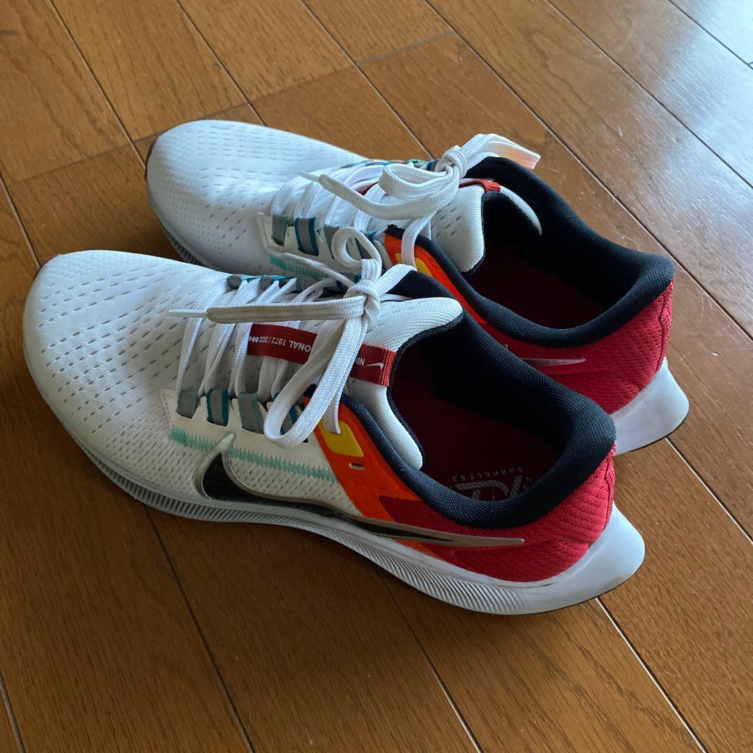 Nike インターナショナル ランニングシューズ ホワイト/レッド/グリーン