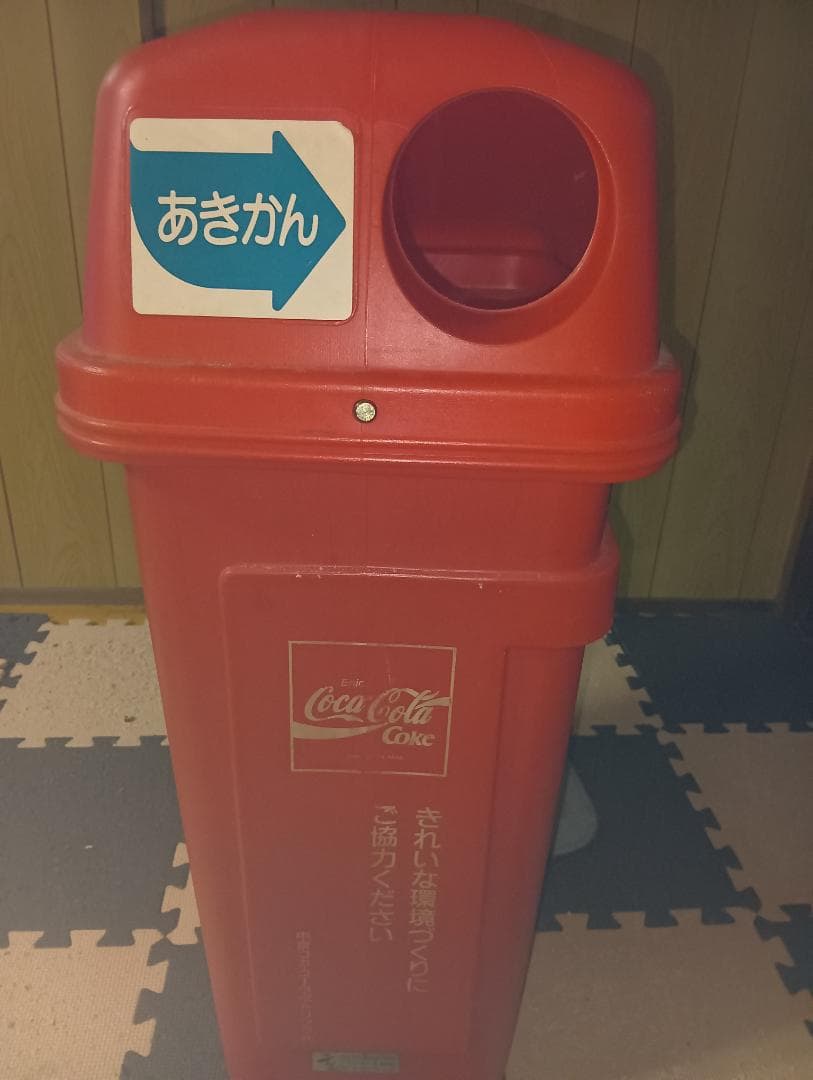 マニア必見！コカ・コーラ空缶入れ